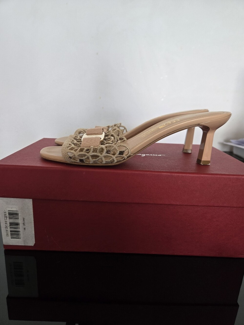 Salvatore Ferragamo Amaretti Vara Bow Mule Sandals - Picture 4 of 10